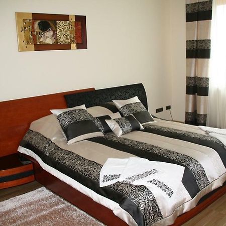 Hotel For You Pabianice Esterno foto