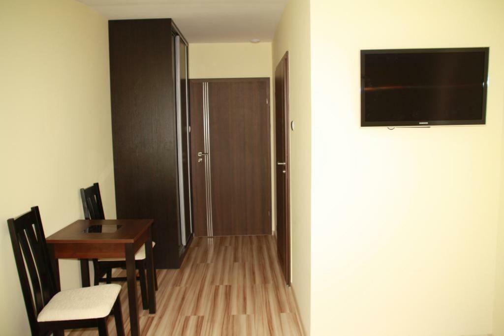Hotel For You Pabianice Esterno foto