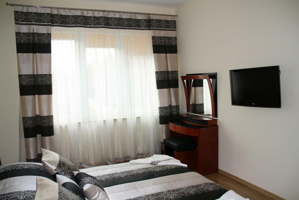 Hotel For You Pabianice Esterno foto
